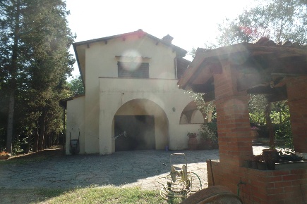 Foto Villa unifamiliare a Castelfranco Piandiscò di 400 m² con 10 locali