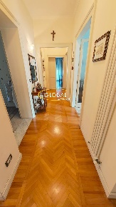 Foto Appartamento a Ancona Adriatico di 160 m² con 7 locali in vendita