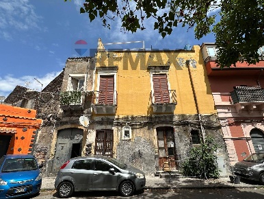 Foto Appartamento in Via Grotta Magna 60, Catania di 150 m² con 5 locali