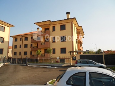 Foto Appartamento in Via Piave 13, Magenta Centro di 65 m² con 2 locali
