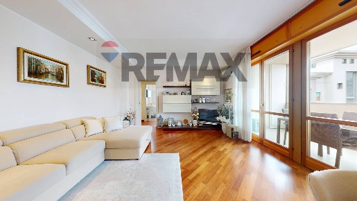 Foto Appartamento in Via Enrico Fermi 11, Parabiago di 104 m² con 3 locali
