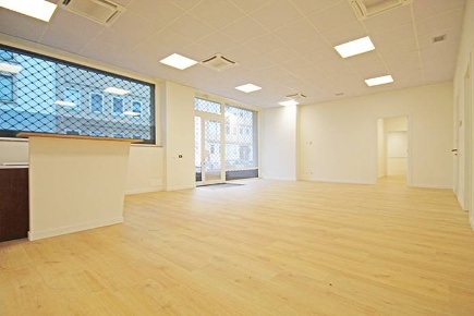 Foto Ufficio in via clara maffei, Bergamo Centro di 750 m² con 21 locali
