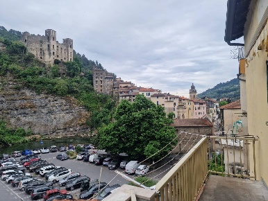 Foto Appartamento in Via Martiri, Dolceacqua di 80 m² con 4 locali
