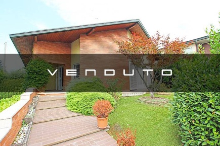 Foto Villa unifamiliare in via lotto, Seriate di 215 m² con 5 locali