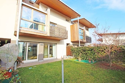 Foto Villa a schiera in via calvetti, Bergamo Canovine di 282 m² in vendita