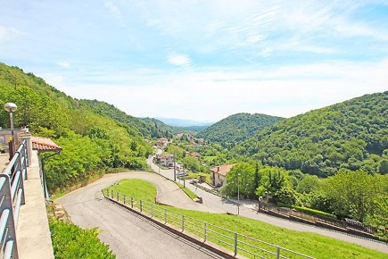 Foto Terreno residenziale in via precornelli, Palazzago Burligo di 2100 m²
