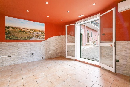 Foto Negozio in Via Catilina 1, Ardea Ardea Paese di 30 m² con 1 locali