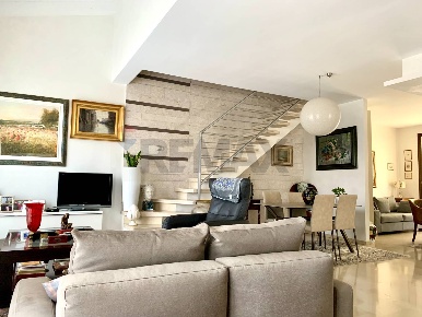 Foto Appartamento in Via Don Bravi, Treviolo Centro di 134 m² con 3 locali