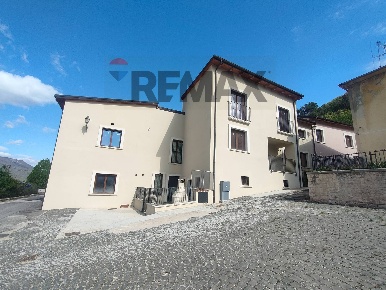 Foto Case semi ndipendenti in VIALE RIMEMBRANZA 22, Fagnano Alto di 110 m²