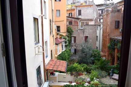 Foto Appartamento in Via Degli Zingari, Roma Monti di 64 m² con 3 locali