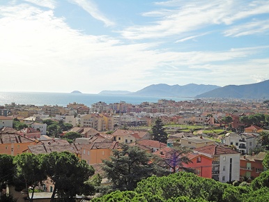 Foto Terreno residenziale a Pietra Ligure di 23000 m² in vendita