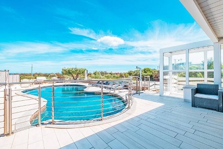 Foto Villa unifamiliare in via Ulivi, Pula Is Molas di 250 m² con 7 locali