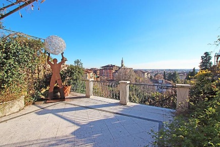 Foto Casa indipendente in viale Vittorio emanuele, Bergamo Centro di 970 m²