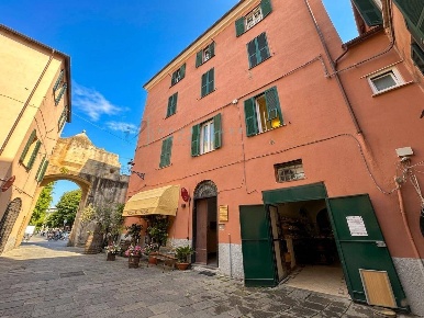 Foto Appartamento in Via Torlaro, Albenga Centro di 50 m² con 3 locali