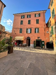 Foto Appartamento in Via Torlaro, Albenga Centro di 50 m² con 3 locali