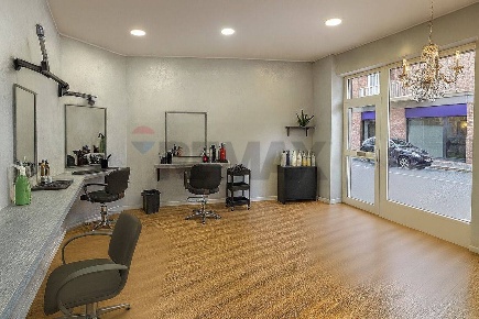 Foto Attività commerciale in VIALE ROMA, Novara Sacro Cuore di 77 m²