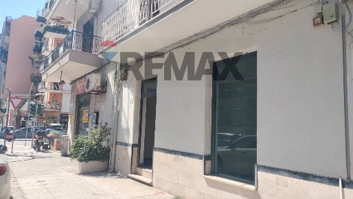 Foto Negozio in via Sampolo 326- 328, Palermo Libertà - Villabianca