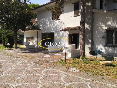 Foto Villa unifamiliare a Ancona Borgo Rodi di 350 m² con 8 locali