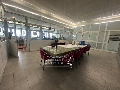 Foto Magazzino in via Scirocco, Viareggio Bicchio - Varignano di 280 m²