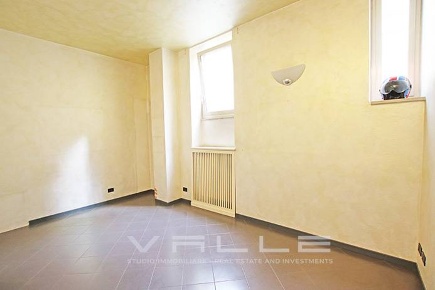 Foto Ufficio in via Garibaldi, Bergamo Centro di 40 m² con 2 locali