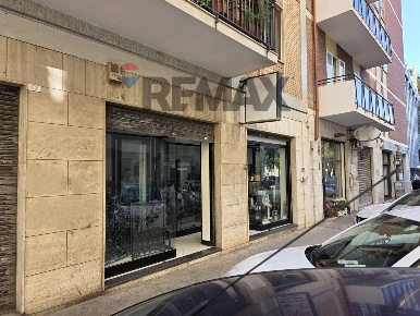 Foto Locale commerciale in Via Tommaseo 54, Cagliari Genneruxi di 56 m²