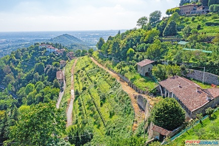 Foto Villa unifamiliare in via San Sebastiano, Bergamo Colli di 1250 m²