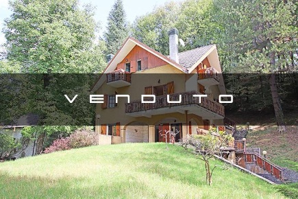 Foto Villa unifamiliare in via Reggetto, Vedeseta di 400 m² con 11 locali