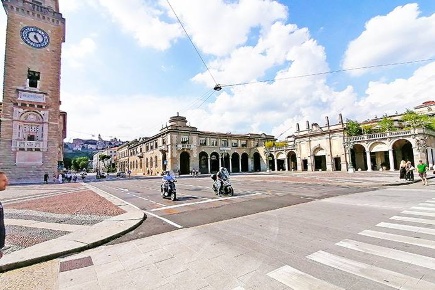 Foto Hotel a Bergamo Stazione di 6800 m² con 99 locali in vendita