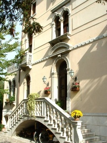 Foto Villa unifamiliare a Treviso Sant'Agnese di 600 m² con 8 locali