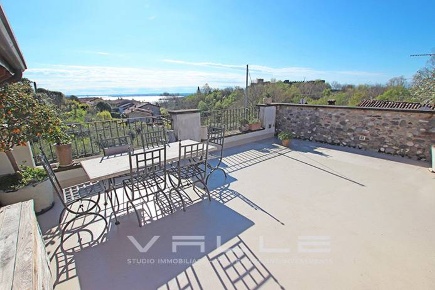 Foto Attico in via monte, Padenghe sul Garda Centro di 148 m² con 3 locali