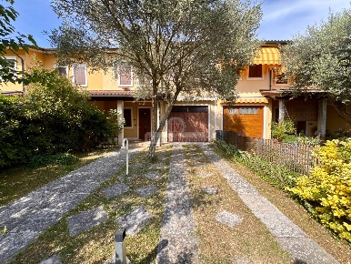 Foto Villa a schiera in VIA POZZETTO, Alonte Centro di 167 m² con 8 locali