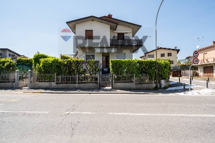 Foto Appartamento in Via Pratomaggiore 140, Desenzano del Garda Rivoltella