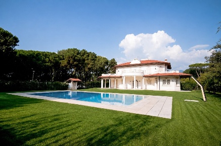 Foto Villa unifamiliare in Via Matteo Civitali, Forte dei Marmi di 550 m²