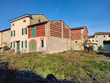 Foto Rustico a Capannori Lammari - Lunata di 120 m² con 5 locali in vendita