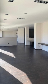 Foto Locale commerciale a Campiglia Marittima Venturina di 100 m²