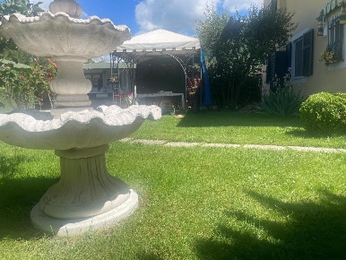 Foto Appartamento a Luni Casano Dogana Isola di 100 m² con 4 locali