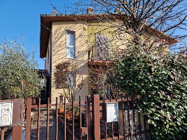 Foto Villa unifamiliare a Inveruno Centro di 406 m² con 8 locali in vendita