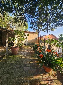Foto Appartamento a Collesalvetti Centro di 136 m² con 6 locali in vendita