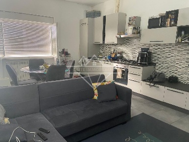 Foto Appartamento a Carrara Avenza di 85 m² con 4 locali in vendita
