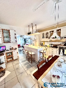 Foto Casa indipendente a Pisa Marina di Pisa di 190 m² con 6 locali