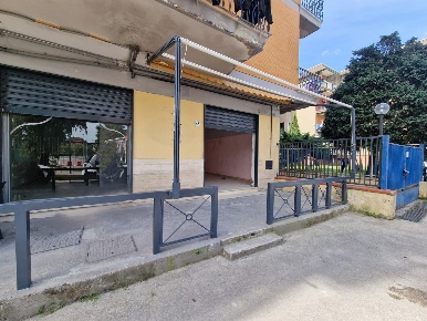 Foto Negozio in Via Piave 43/45, Marano di Napoli Centro di 55 m²