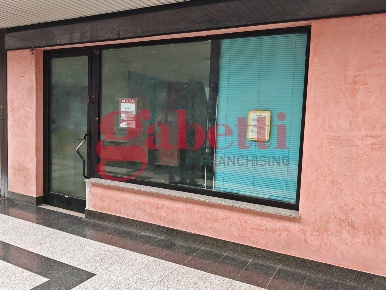 Foto Negozio in Via Vittorio Alfieri s/n, Venafro Centro di 72 m²