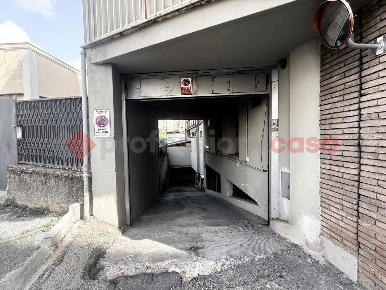 Foto Box in Via Campo Sportivo 8, Tivoli Zona Empolitana di 12 m²