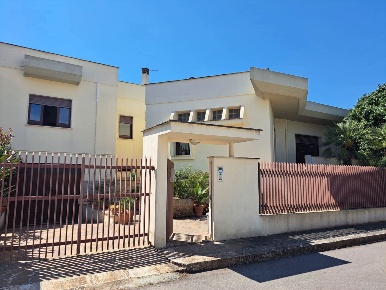 Foto Villa singola in Via Tremiti 9, Sava di 295 m² con 5 locali in vendita