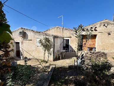 Foto Rustico in Contrada Bortolone 55, Chiaramonte Gulfi di 100 m²