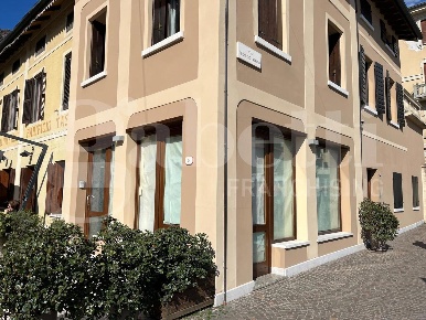 Foto Negozio a Marostica Centro di 57 m² con 3 locali in affitto