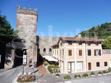 Foto Negozio a Marostica Centro di 57 m² con 3 locali in affitto