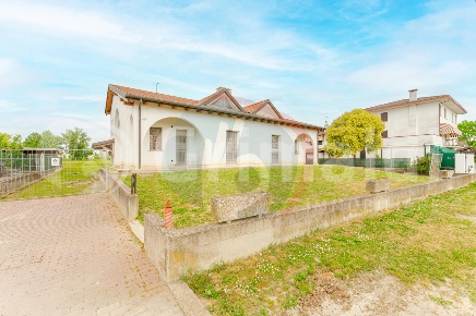 Foto Villa bifamiliare in Vittorio Veneto, Vigodarzere Centro di 200 m²