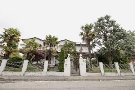 Foto Villa unifamiliare in Via Ruggero Leoncavallo 13, Lainate Centro
