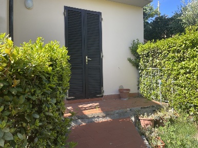 Foto Casa indipendente in Via dei Tre Comuni, Montescudaio Cecina Centro